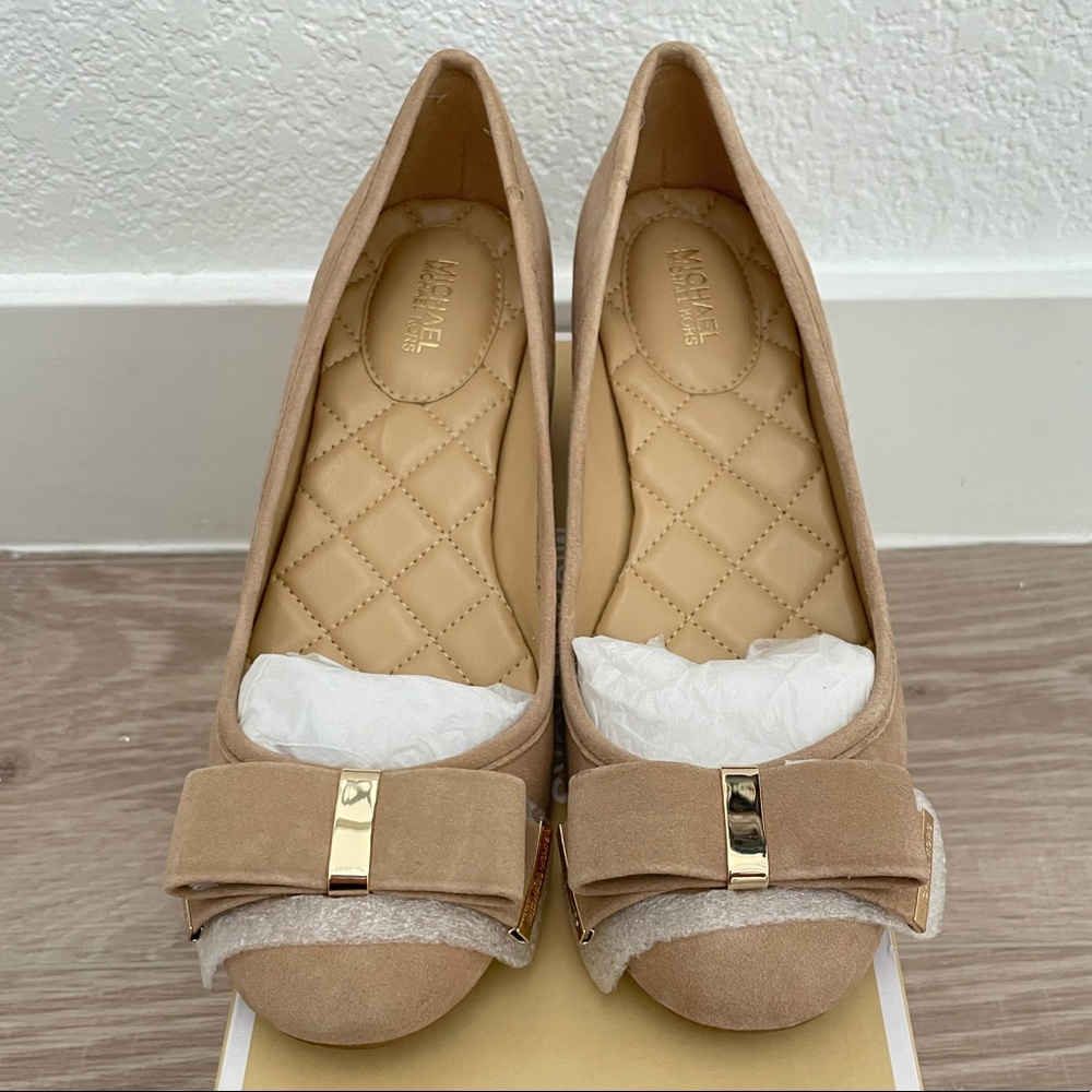 Michael Kors Kiera Flex Bow Mid Pump Size 7 khaki